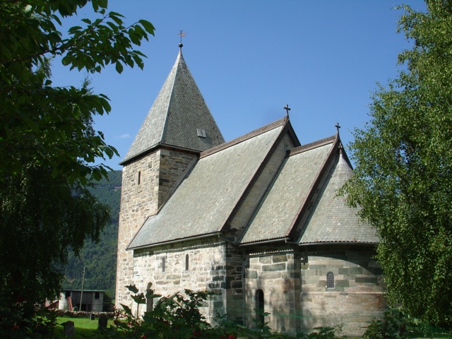 Fil:Hove steinkyrkje.jpg