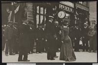 Kong Haakon og dronning Maud på Ringebu stasjon under kroningsreisen 1906. Fra Nasjonalbibliotekets bildesamling
