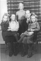 Kjell og Astrid Fremstads familie 1950: Reidunn (f. 1940), Astrid (f. Harby), Dagfinn (f. 1937), Kjell, Turid (f. 1943).