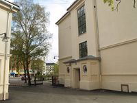 213. Bjølsen skolegård mot Advokat Dehilis plass.JPG