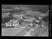 Bodin kirke og området rundt, ca 1950-52. Foto: Nasjonalbiblioteket