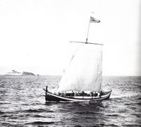 Storbåten (lofotbåten) Den Siste Viking ved Munkholmen i Trondheim. Foto: ukjent (1930).