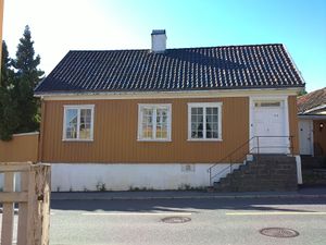 Dronningens gate 24 (Larvik).jpg