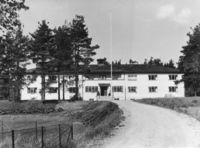 73. Eikertun gamlehjem ved Hokksund (oeb-190393).jpg