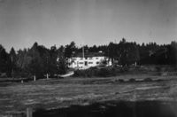 74. Eikertun gamlehjem ved Hokksund (oeb-203628).jpg