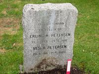 3. Erling Petersen gravminne.jpg