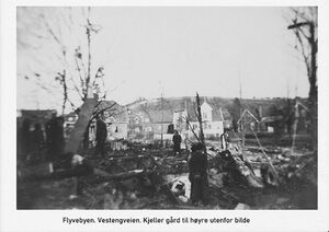 Flyvebyen Vestengveien. Kjeller gård til høyre utenfor bildet. Foto tyske soldater. Bryde.