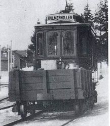 Holmenkollbanens godstransport var av stor betydning for utbyggingen langs banen. Det gikk mange år før bilene overtok. Fra Holmenkollbanen 50 år.