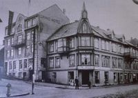 Slik så hotellet ut ca. 1920. Det var 1915 kommet et tilbygg i mur i Håkons gate.