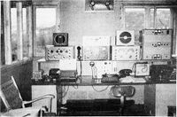 Harstad Radios svalbardekspedisjonsrom på Harstadåsen fra stasjonen flytta fra «Marinefunkstelle Harstad» i Kaarbøåsen i 1948 og fram til det ble bygd permanent stasjon som ble innviet i 1955.