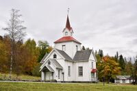 Holmsvegen 89, Hjartdal kyrkje, bygd i 1809. Foto: Roy Olsen (2021).