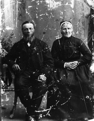Jens Ådneson Skår (1848-1930) og den første kona hans Siri Sjursdtr f. Skarveland, Skånevik (d. 1886).jpg