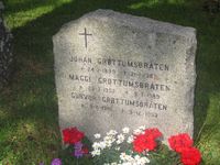 Skiløper Johan Grøttumsbråtens gravminne på Sørkedalen kirkegård. Foto: Stig Rune Pedersen