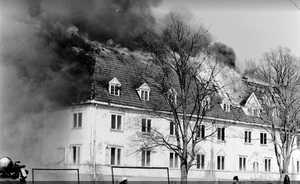 Kasernen i brann 1986.