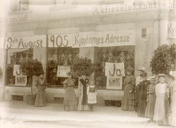 Kvinnenes underskrifter 1905.jpg