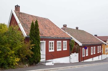 Larvik, Øvre Damsbakken 2 A og 2 C.jpg