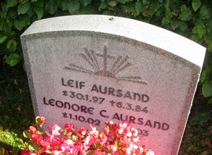 Leif og Leonore Aursand gravminne Oslo.jpg