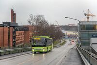 Idet fylkesvei 120 krysser jernbanen og Nitelva i Lillestrøm, har den navnet Brogata. Foto: Leif-Harald Ruud (2020).