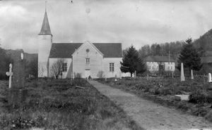 Lindesnes-Valle-kirkegaard.jpg