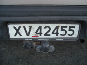 Motorvogn XV-42455 Mazda 323 1992 Martinsen Bil regnr.plate.png