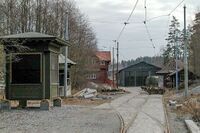 Infrastruktur og gammel kioskarkitektur med Slemdals stasjonsbygning i bakgrunnen. Foto: Leif-Harald Ruud (2002)