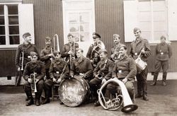 Tysk musikkorps på Kjeller under andre verdenskrig. Fotokilde Dworacek senior.