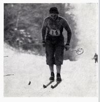 Gardbruker Harald Økern, f. 1898 i Bærum. Skihopper og kombinertløper. Kongepokaler og Holmenkollmedaljen, 1924. Foto: Ranheim: Norske skiløpere