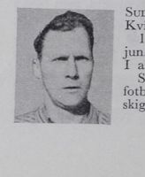 Sjåfør Olav Sudbø, f. 1922 i Kviteseid. Hopp. Foto: Ranheim: Norske skiløpere