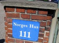 Skilt ved innkjøringen til Norges Hus i København, Amager Boulevard 111, som drives av Den norske forening, stiftet i København i 1863. Foto: Stig Rune Pedersen (2012)