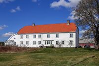 Hovedbygningen på Onsøy prestegård. Foto: Leif-Harald Ruud (2023).
