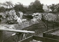 Under arkeologisk utgravning. Foto: Narve Skarpmoen (1917).
