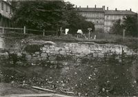 Under arkeologisk utgravning. Foto: Ukjent / Riksantikvaren (1917).