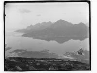 8. Panorama fra Keiservarden paa Digermulen over Raftsundet, Lofoten, Nordland. I - NB MS G4 0597.jpg