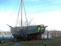 Polarskipet "Gjøa" fotografert utendørs ved Frammuseet i 2008. Foto: Stig Rune Pedersen
