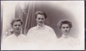 Røyse tre søstre Marie Topp.jpg