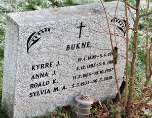 Roald Kyrre Bukne grav Bærum.JPG