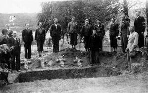 Russerfangar gravferd 1945.jpg