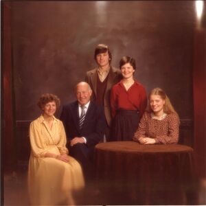 Familien Karlsen i 1979. Frå venstre Marie, Kristoffer, Arild, Betty og Linda.