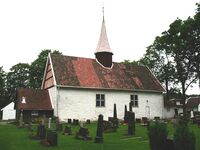 Kirken sett fra syd. Foto: Siri Johannessen (2009).