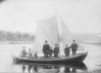 Seilbåt i Vestfosselva 1905 (sf0005).jpeg