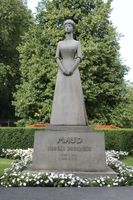 119. Slottparken statue dronning Maud.JPG