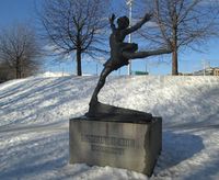 Statue av Sonja Henie ved Frogner stadion i Oslo. Foto: Stig Rune Pedersen