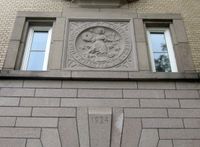 Relieff av St. Hallvard ved hovedinnkjørselen til Ullevål sykehus. Foto: Stig Rune Pedersen