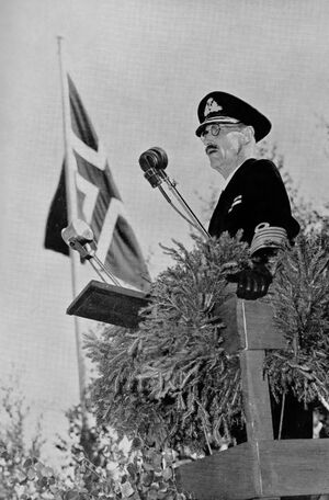 Steinkjer 1946 - kongen taler.jpg