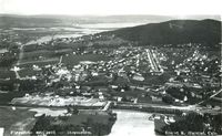 Skråfoto av Strømmen sett fra Bråteåsen mot Rælingen og Øyeren 1930. Utbyggingen av Bråtes områder ved Mølleveien har så vidt startet.