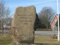 Minnestein i Tinglev helt sør i dagens Danmark, til minne om gjenforeningen i 1920. Foto: Stig Rune Pedersen