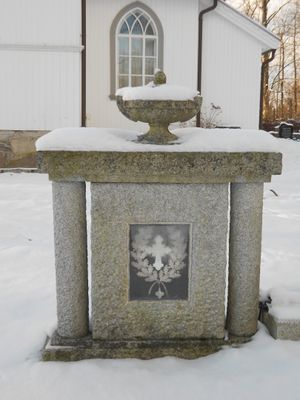 Trygve Hansens grav Oppegård kirke.jpeg