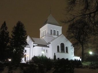 Ullern kirke kveldsbilde 2014.jpg