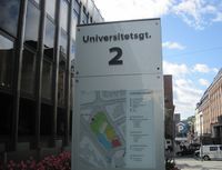 498. Universitetsgata 2 Oslo skilt 2009.jpg