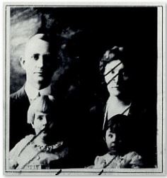 Charles Ingebrigtsen og familie, passfoto 1921 - dårlig kopi pga opplastingsproblemer.jpg
